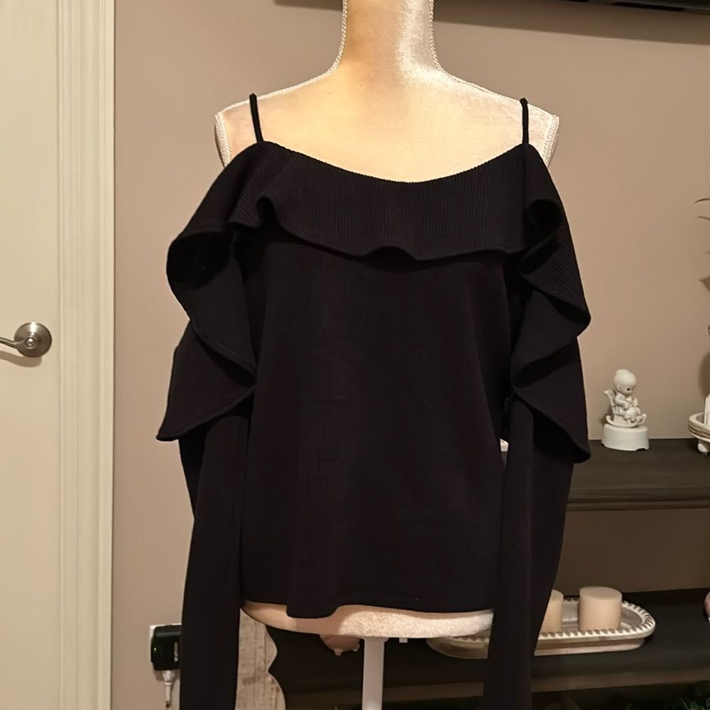 EUC Stitch & Knot Cold Shoulder Sweater (size Large) - Picture 2 of 7